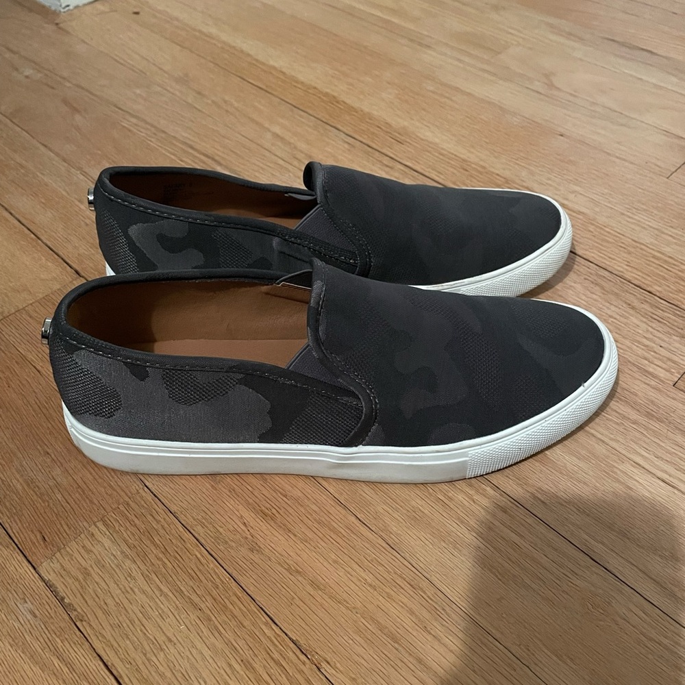Steve Madden slip ons